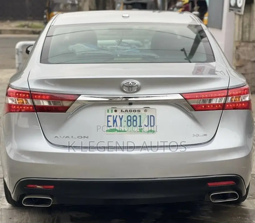 Toyota Avalon XLE 4dr Sedan (3.5L 6cyl 6A) 2015 Silver