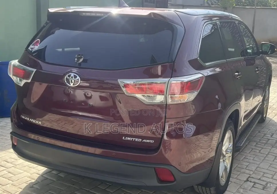 Toyota Highlander LE 4dr SUV AWD (3.5L 6cyl 6A) 2014 Red