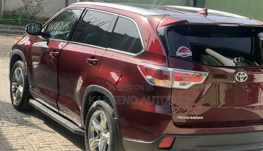 Toyota Highlander LE 4dr SUV AWD (3.5L 6cyl 6A) 2014 Red