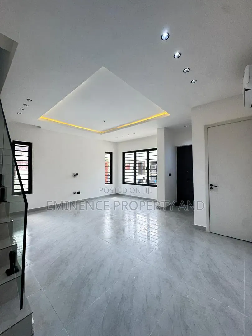 Spacious 3 Bedroom Maisonette Duplex With a Bq