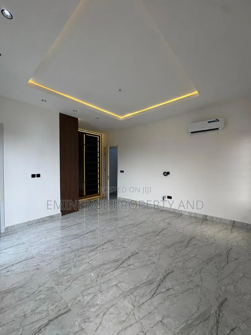 Spacious 3 Bedroom Maisonette Duplex With a Bq