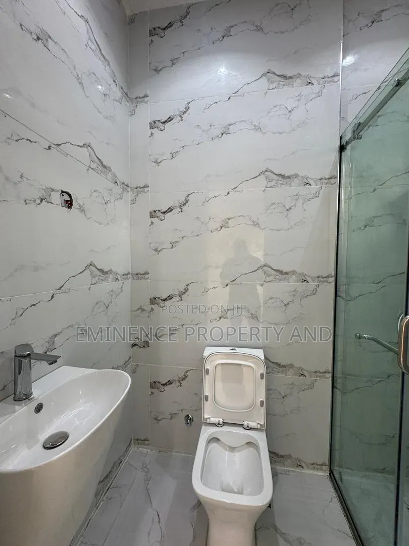 Spacious 3 Bedroom Maisonette Duplex With a Bq