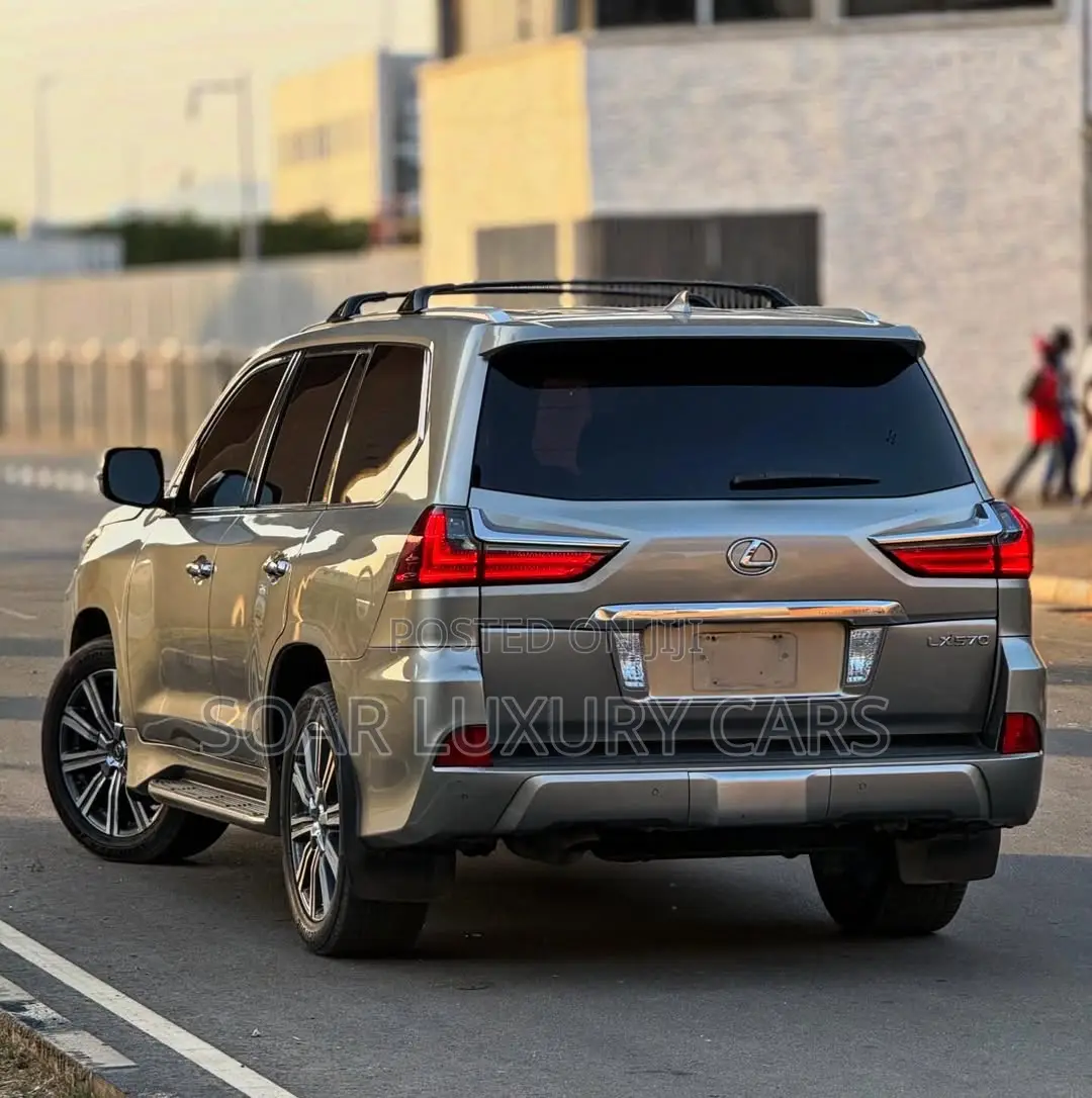 Lexus LX 570 AWD 2018 Gold