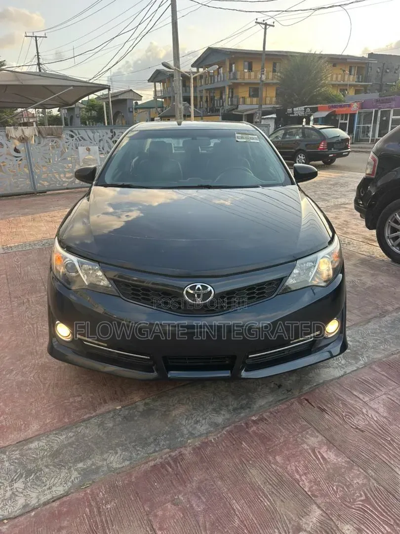 Toyota Camry SE 4dr Sedan (2.5L 4cyl 6A) 2013 Black