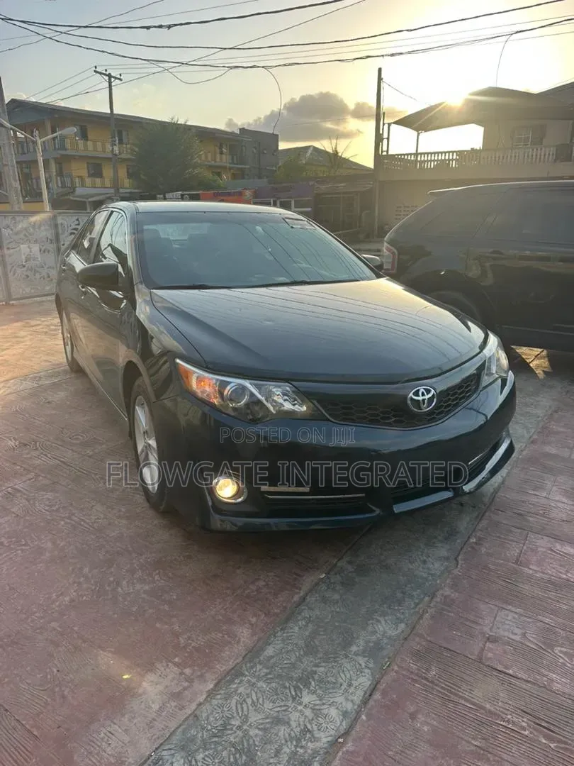 Toyota Camry SE 4dr Sedan (2.5L 4cyl 6A) 2013 Black