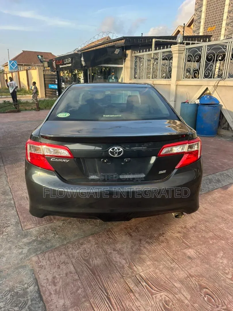 Toyota Camry SE 4dr Sedan (2.5L 4cyl 6A) 2013 Black