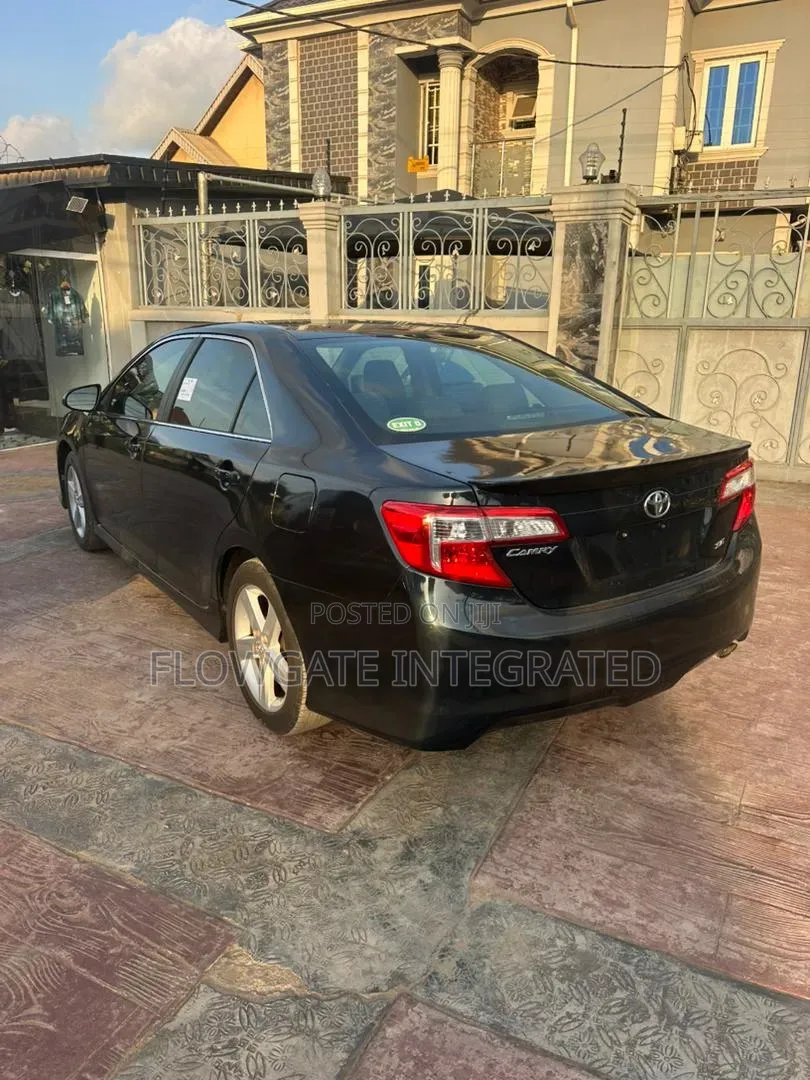 Toyota Camry SE 4dr Sedan (2.5L 4cyl 6A) 2013 Black