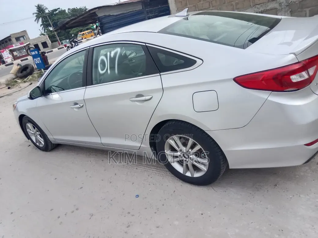 Hyundai Sonata Base Sedan FWD (2.4L 4cyl 6A) 2017 Silver
