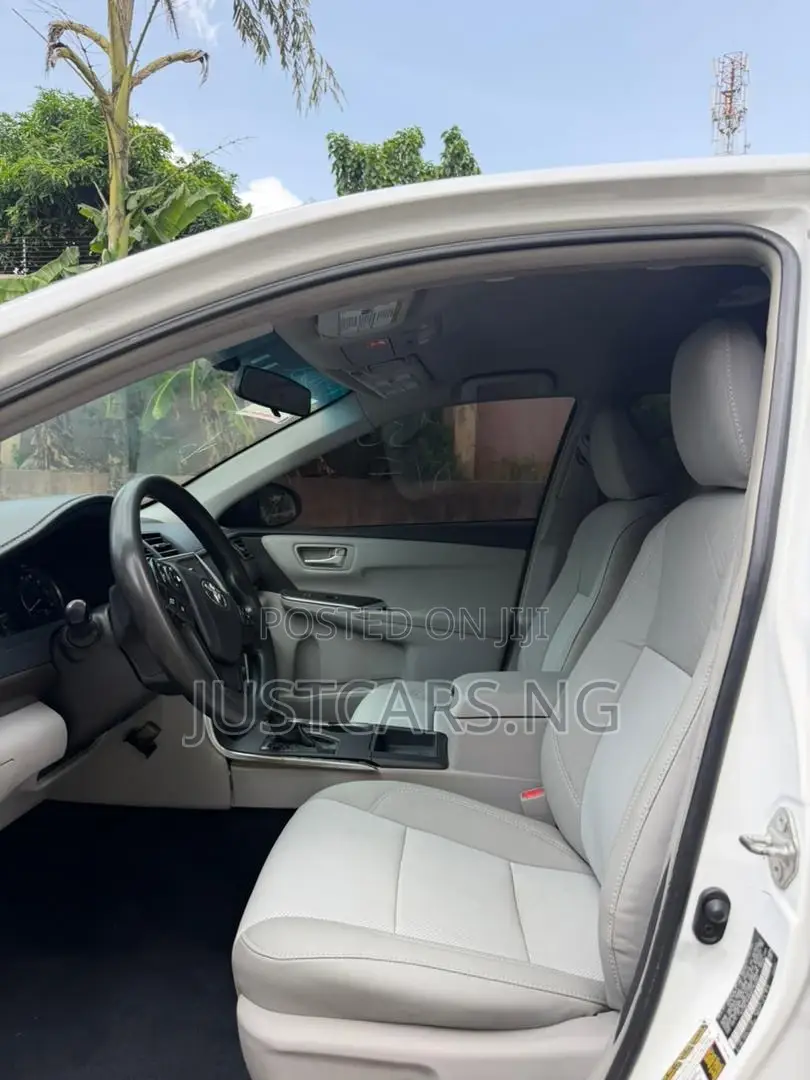 Toyota Camry LE 4dr Sedan (2.5L 4cyl 6A) 2016 White