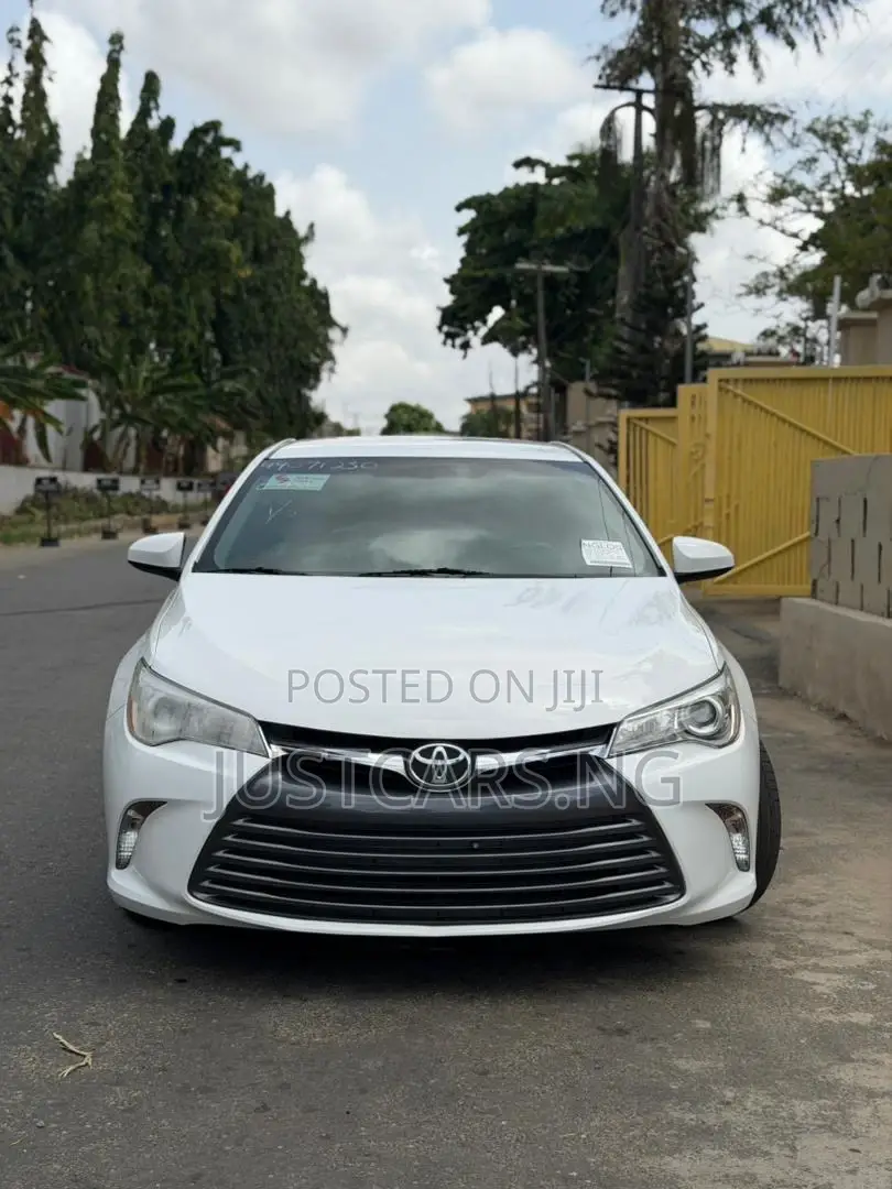 Toyota Camry LE 4dr Sedan (2.5L 4cyl 6A) 2016 White