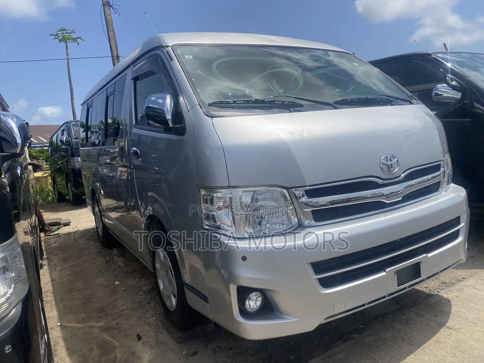 Toyota HiAce 2015 Silver