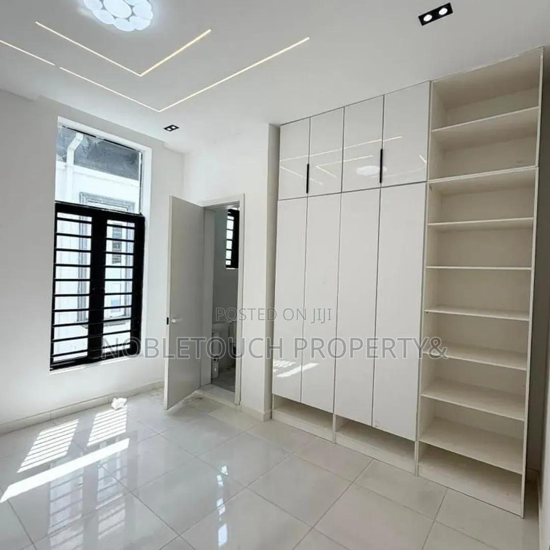 4bdrm Duplex in Ikota Gra Lekki for sale
