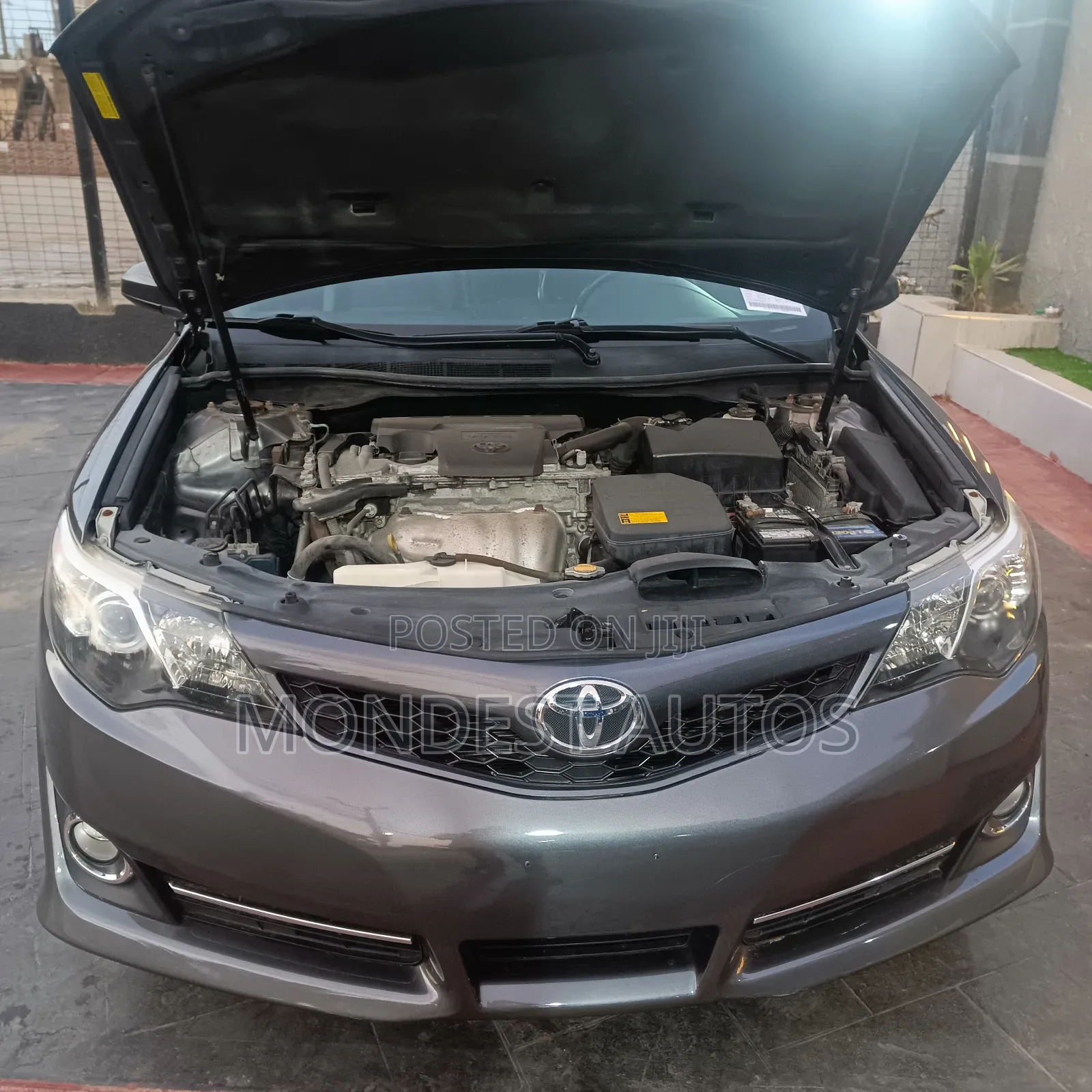 Toyota Camry SE 4dr Sedan (2.5L 4cyl 6A) 2014 Gray