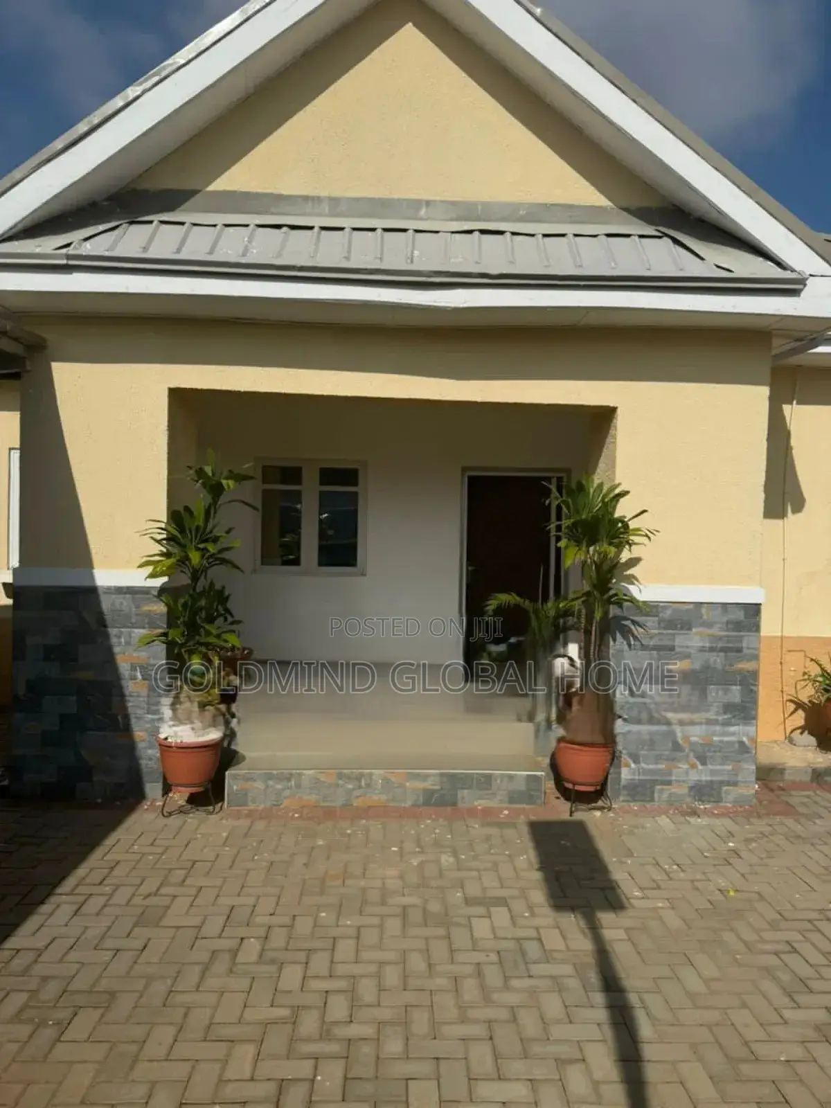 3bdrm Bungalow in Lugbe - Abuja for sale