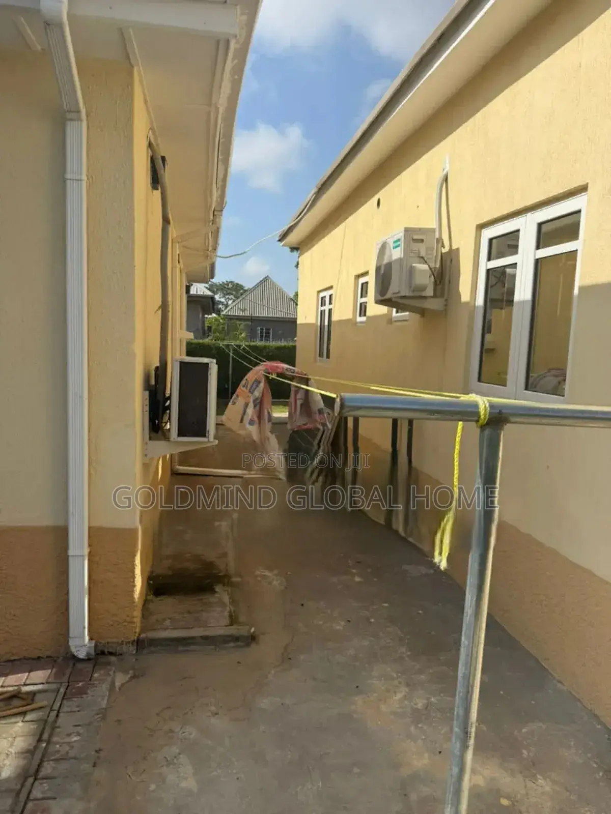 3bdrm Bungalow in Lugbe - Abuja for sale