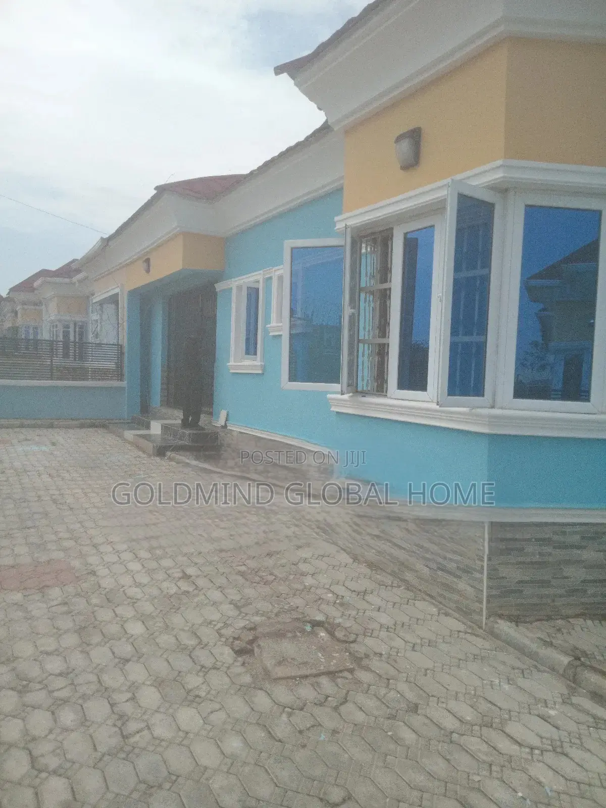 3bdrm Bungalow in Lugbe - Abuja for sale