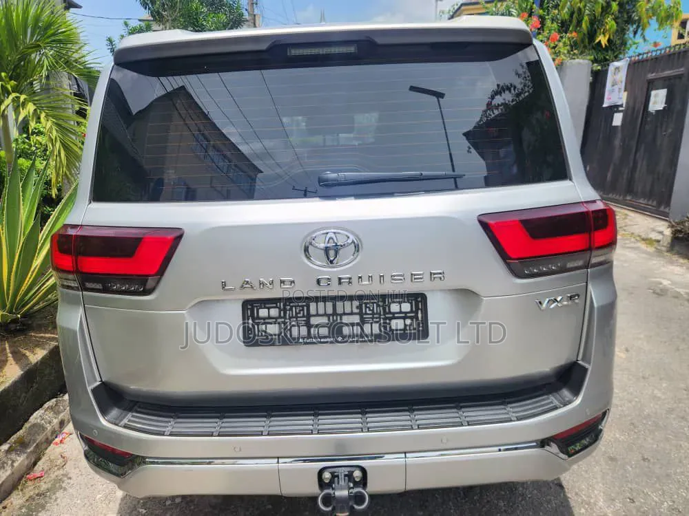 Toyota Land Cruiser 2023 Silver