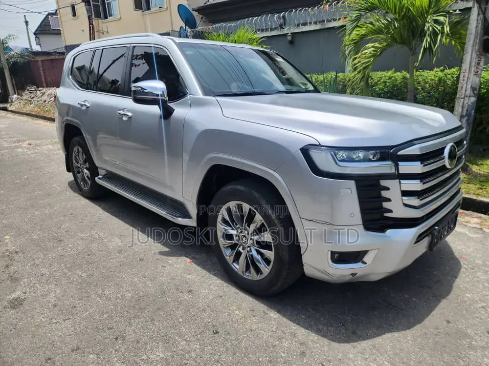 Toyota Land Cruiser 2023 Silver