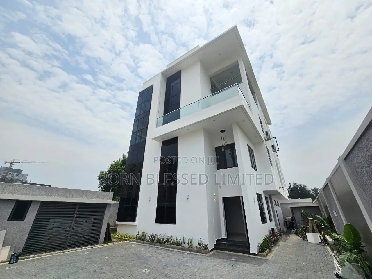 5bdrm Duplex in Banana Island for sale
