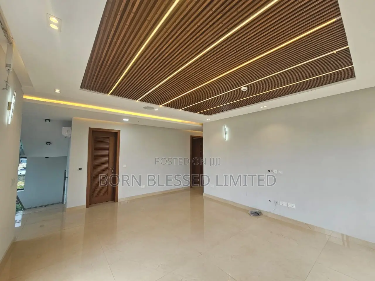 5bdrm Duplex in Banana Island for sale
