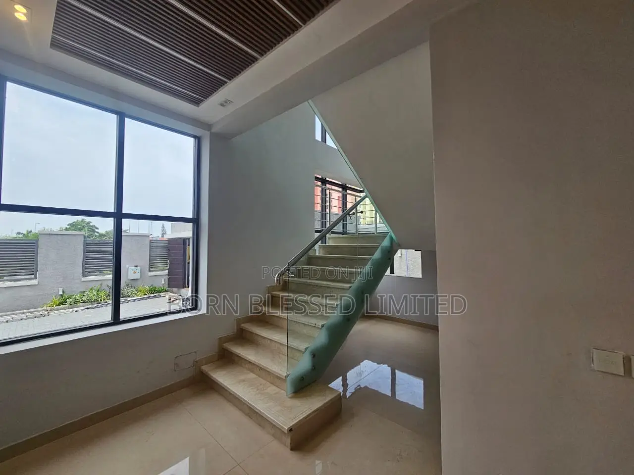 5bdrm Duplex in Banana Island for sale