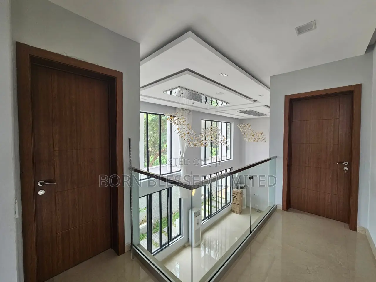 5bdrm Duplex in Banana Island for sale