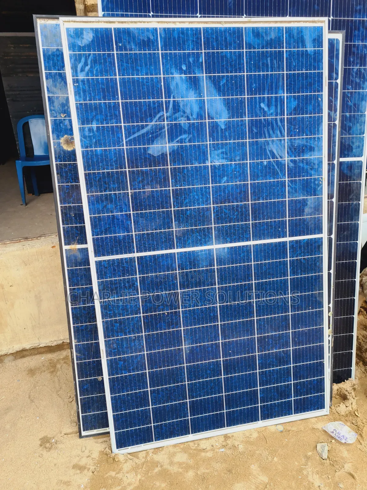 This Canadian 560w Non-Bifacials Half-Cut Solar Panel