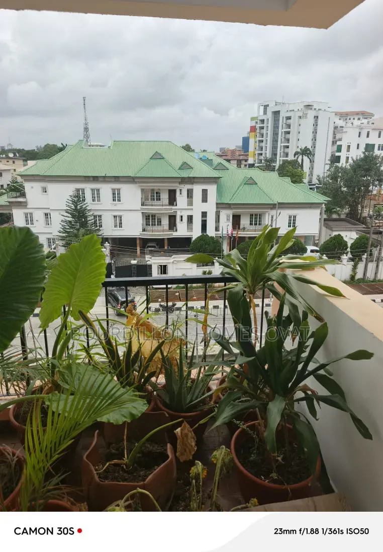 3bdrm Block of Flats in Ikoyi Lagos State for sale