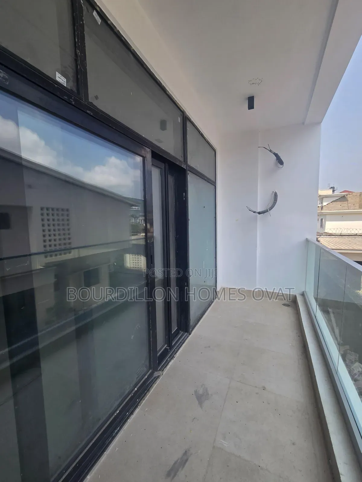 3bdrm Apartment in Lekki Phase 1 for sale