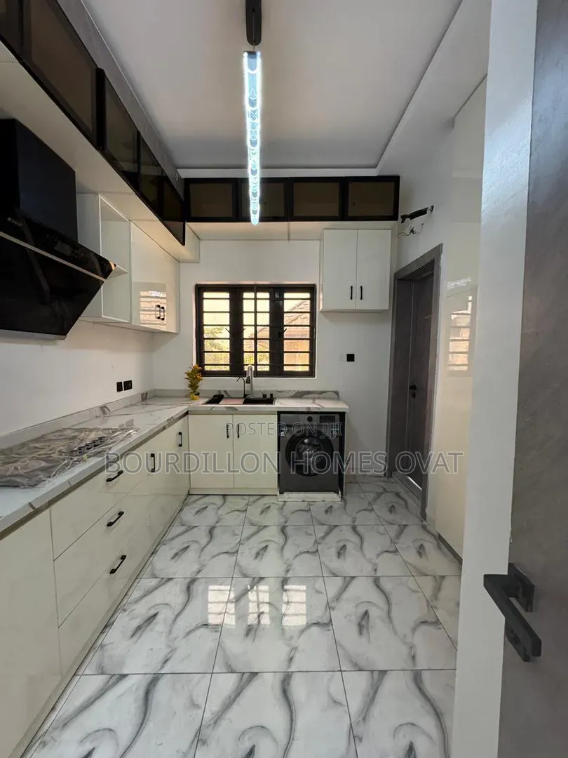 4bdrm Duplex in Lekki Phase 1 for sale