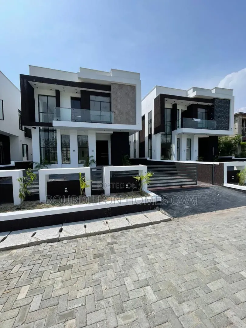 5bdrm Duplex in Megamound Estate for sale