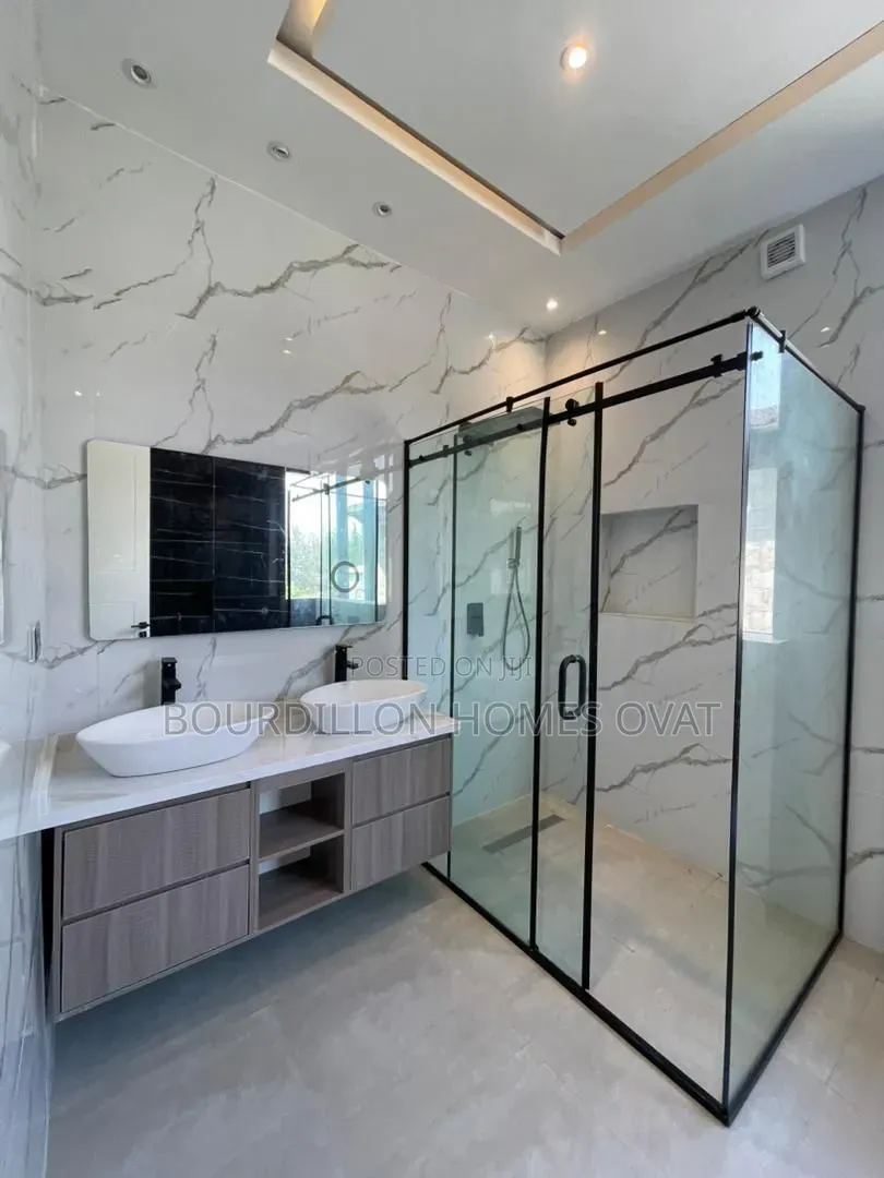 5bdrm Duplex in Megamound Estate for sale