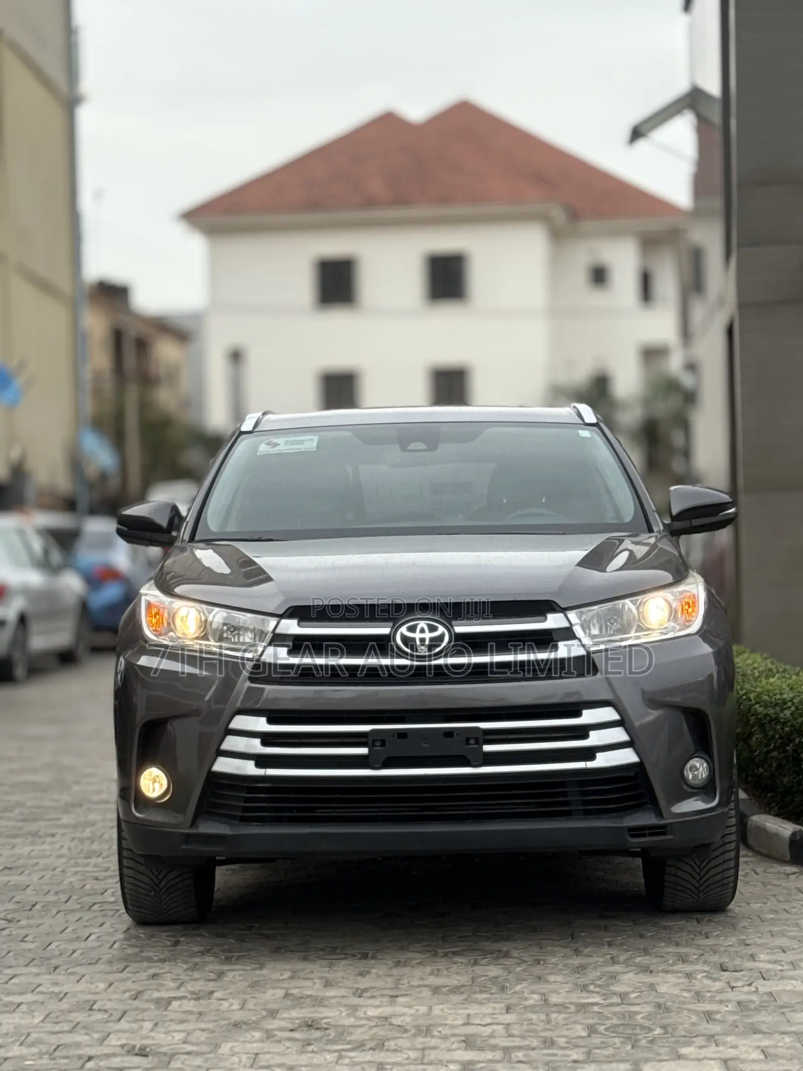 Toyota Highlander XLE 4x4 V6 (3.5L 6cyl 8A) 2017 Gray