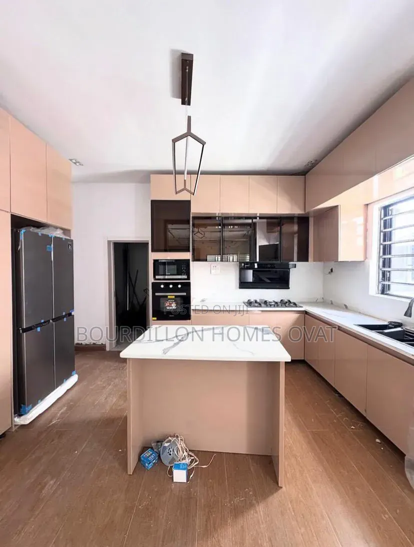 5bdrm Duplex in Ikota Lagos State for sale
