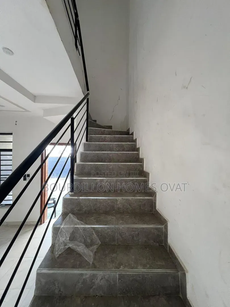4bdrm Duplex in Ikota Lekki Lagos for rent
