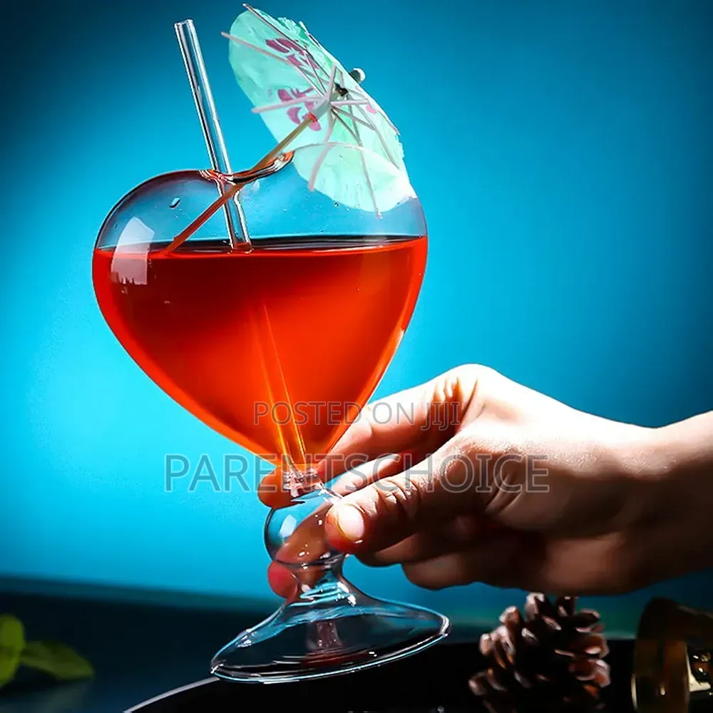 Heart-Shaped Cocktail Glass Elegant Transparent Goblets -1pc