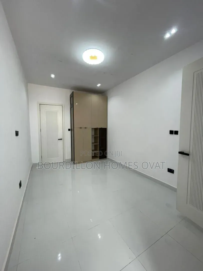 2bdrm Apartment in Ologolo Lekki Lagos for sale