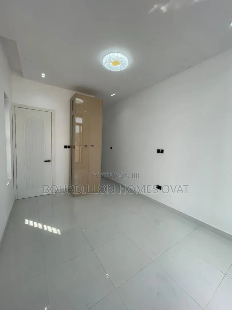 2bdrm Apartment in Ologolo Lekki Lagos for sale
