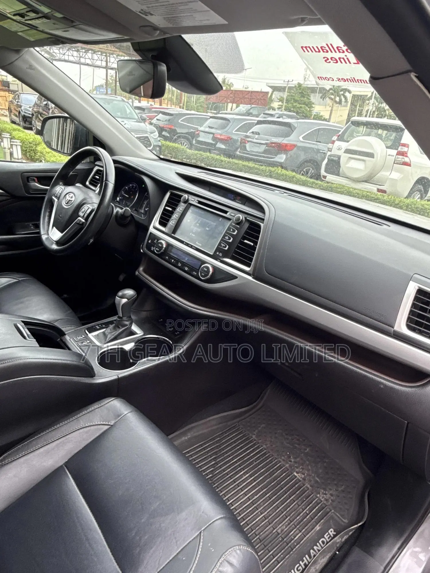 Toyota Highlander XLE 4x4 V6 (3.5L 6cyl 8A) 2017 Gray