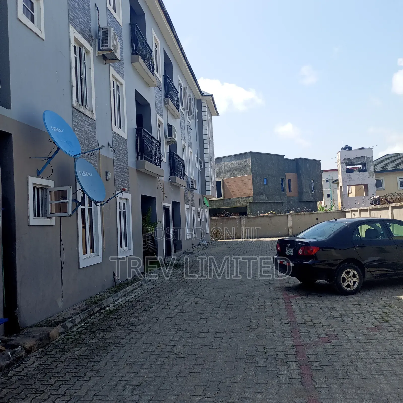 3bdrm Apartment in Mobil Road Ilaje for rent