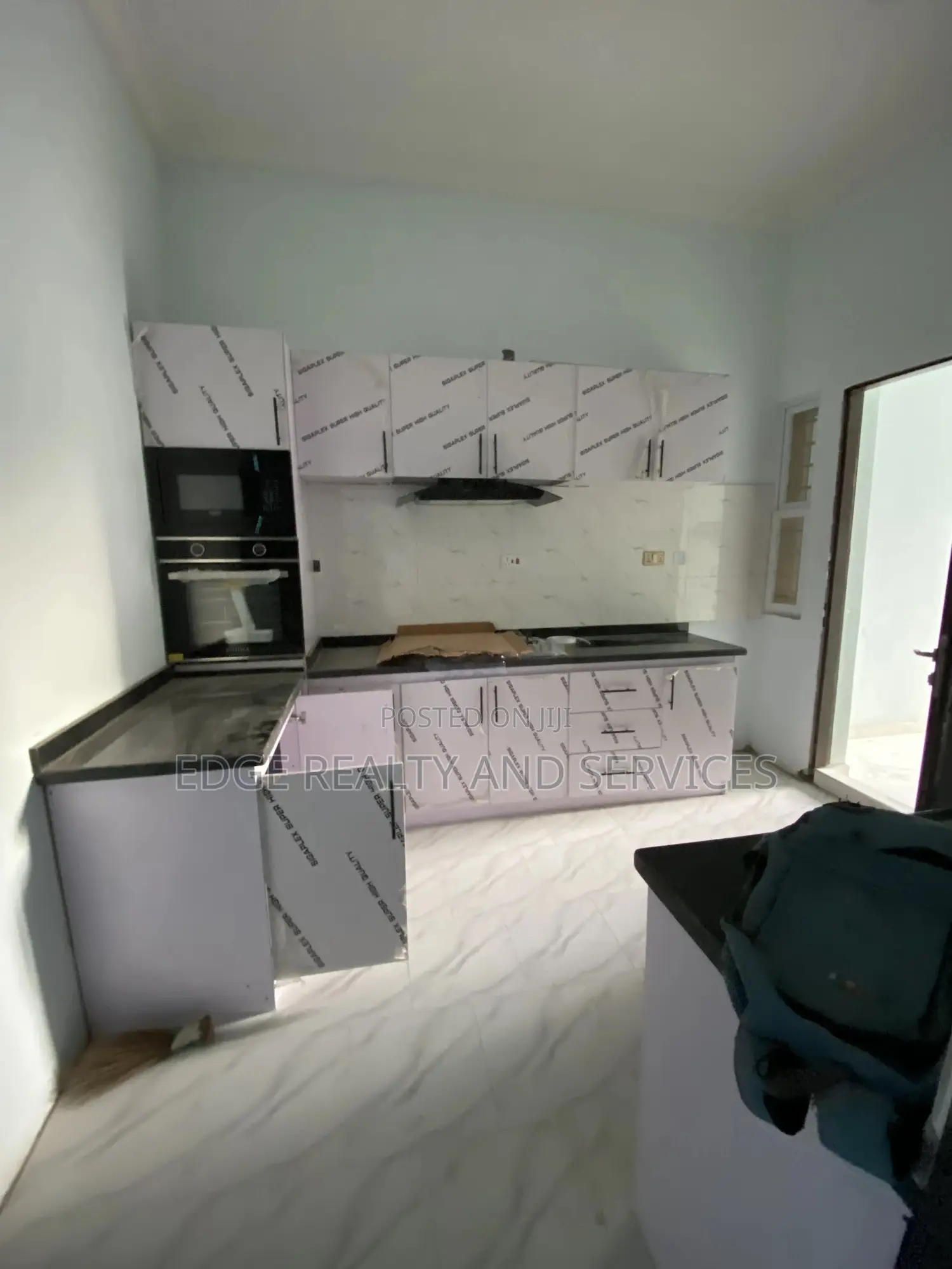 4bdrm Townhouse/Terrace in Lekki Scheme 2, VGC / Ajah for sale