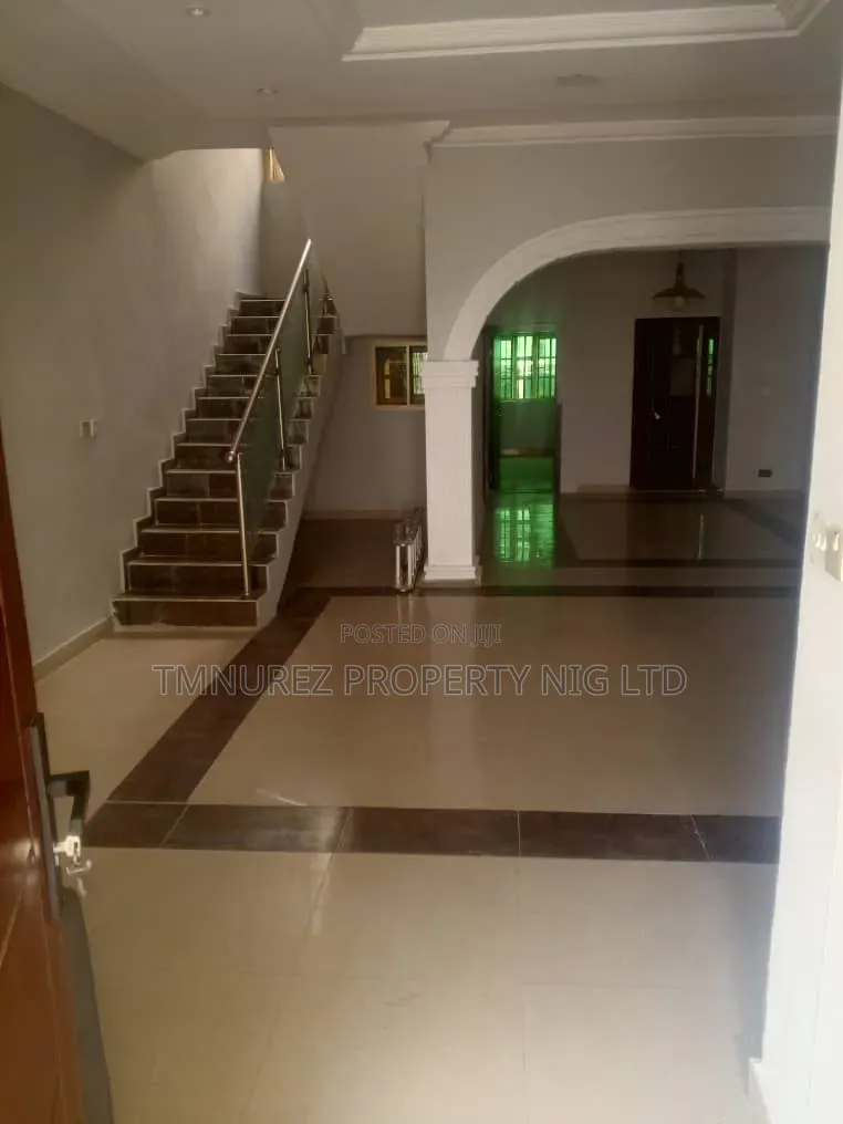 4bdrm Duplex in Lekki Phase 1 for rent