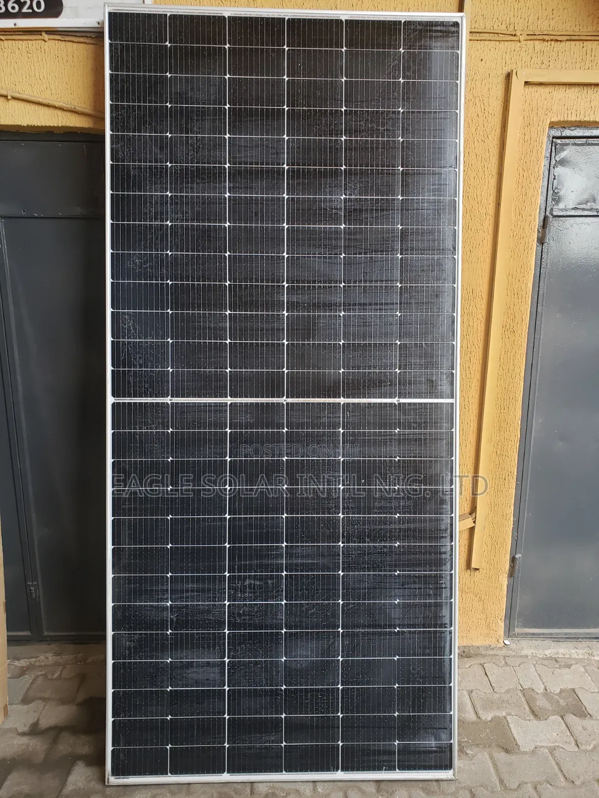720watts Bificial Solar Panel. It Has 156cells With Very Fast Charging