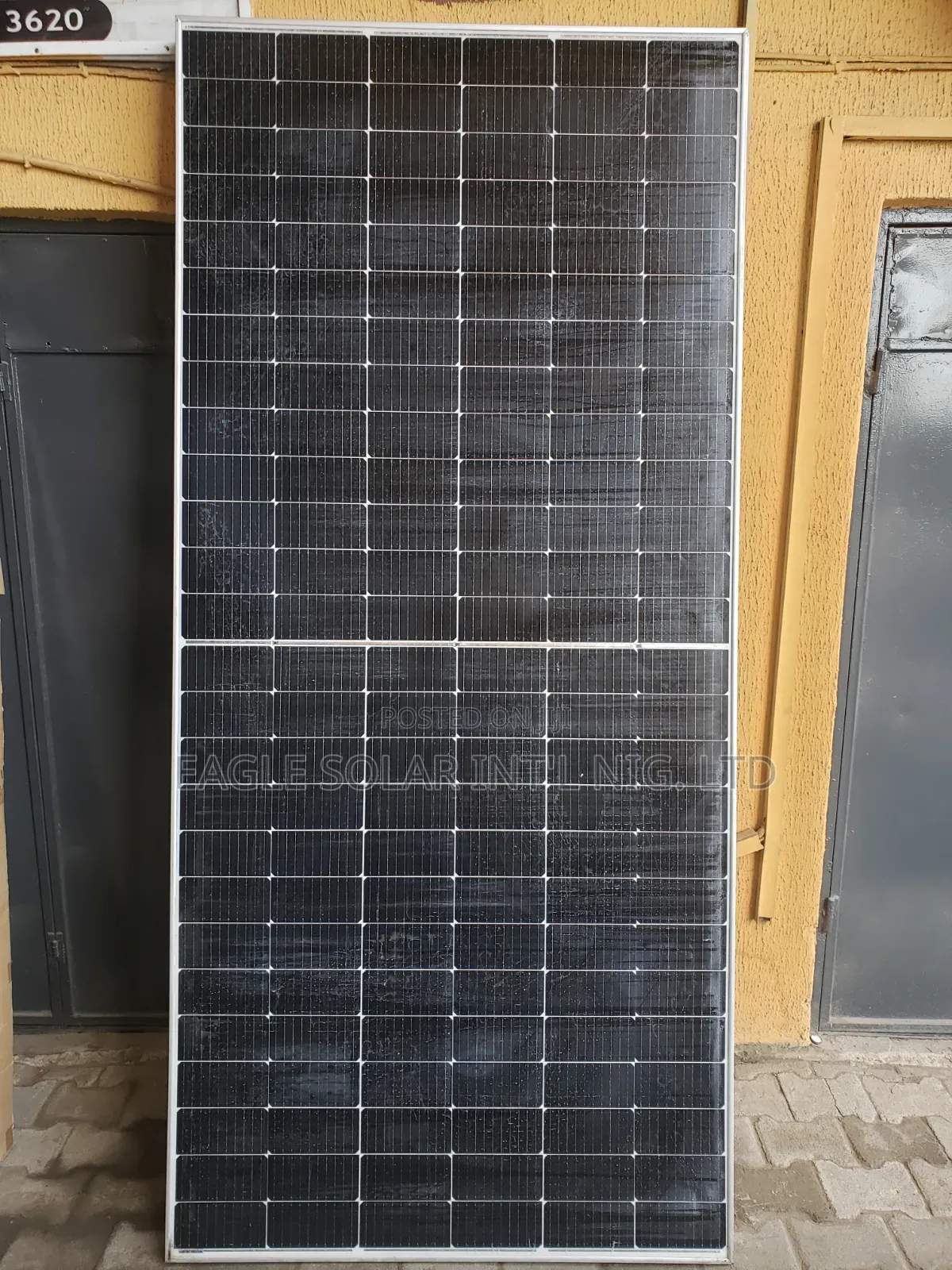 720watts Bificial Solar Panel. It Has 156cells With Very Fast Charging