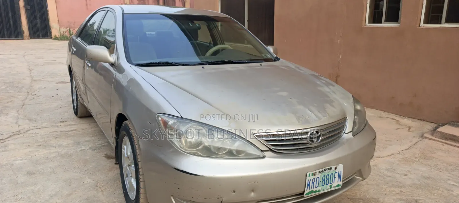 Toyota Camry 2005 Gold