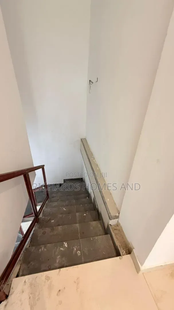 4bdrm Duplex in Osborne Estate for sale