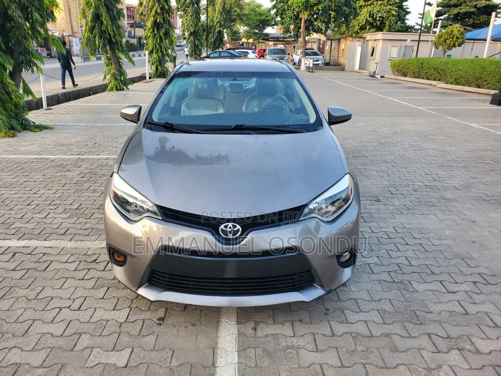 Toyota Corolla 2015 Gold