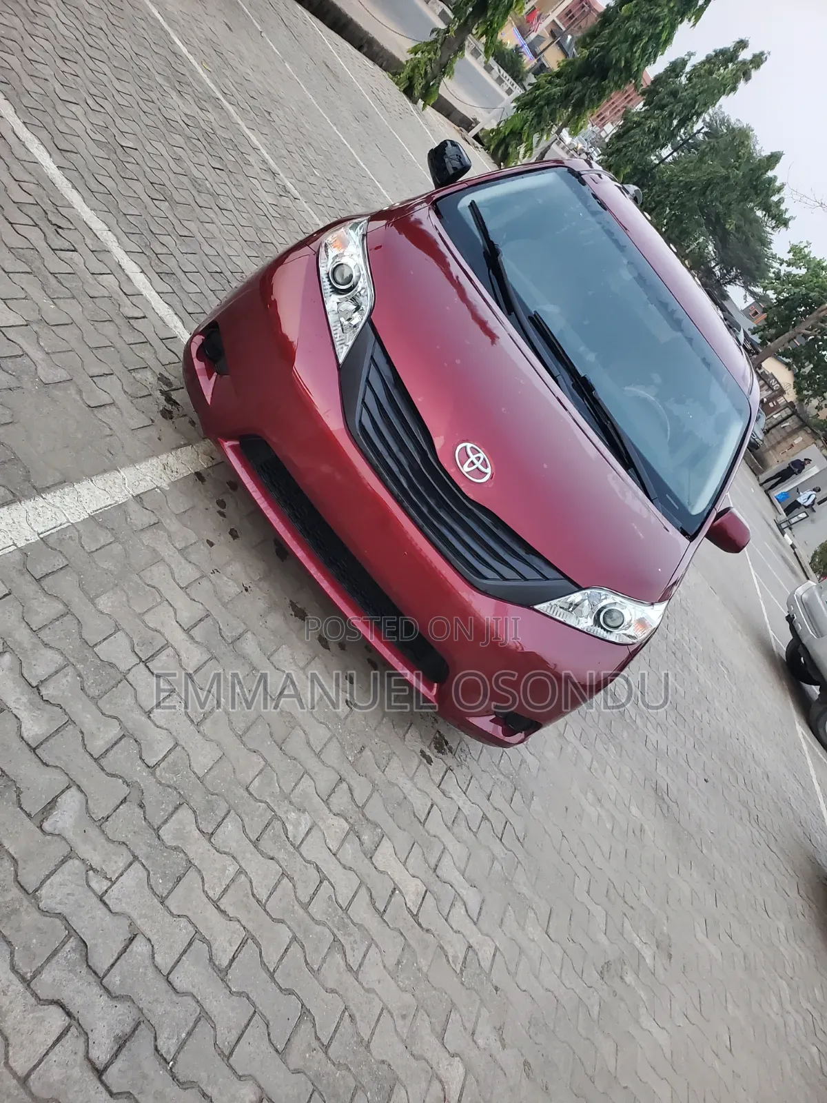 Toyota Sienna 2010 Red