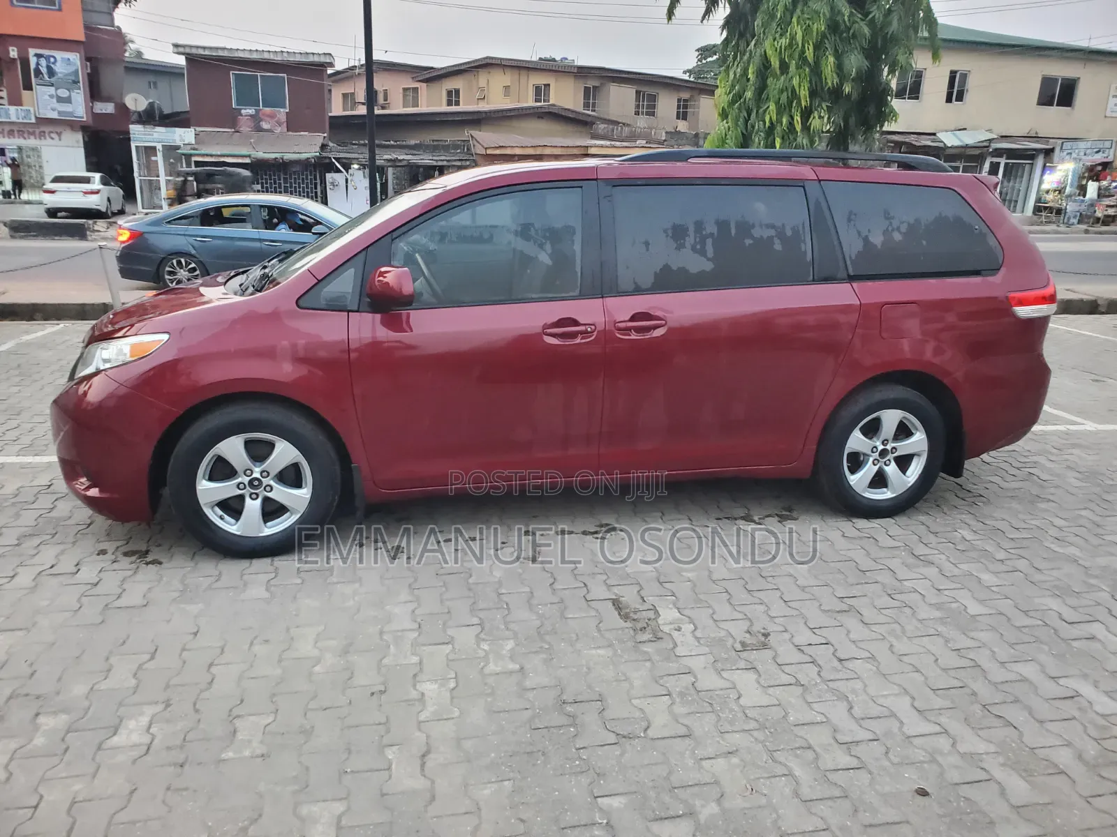 Toyota Sienna 2010 Red