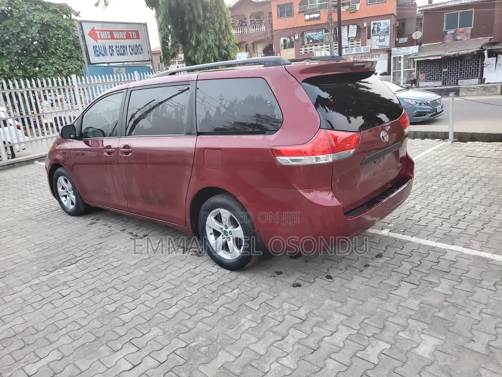 Toyota Sienna 2010 Red
